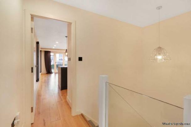 2 bedroom property to rent in London - Photo 1