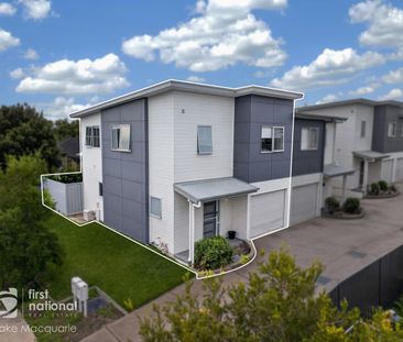 Modern 3-Bedroom Townhouse - Photo 1
