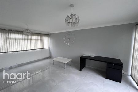 3 bedroom end of terrace house to rent - Photo 5