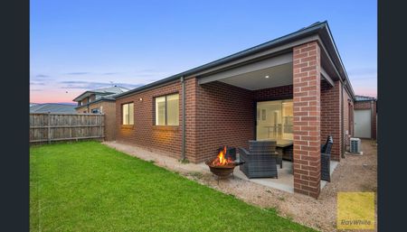 Spacious Family Home in Truganina! - Photo 2