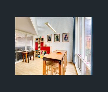 Stylish Two-Bedroom Townhouse in the Heart of the City - Photo 4