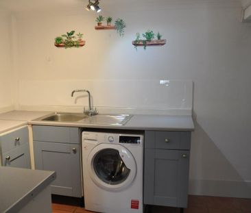 2 bedroom ground floor flat to rent - Photo 6