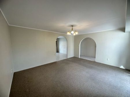 Stunning 4 Bedroom Rental Home near Macleans College&excl; - Photo 3