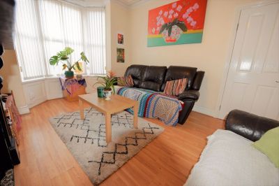 4 bedroom House in Burley Lodge Road, Leeds - Photo 2