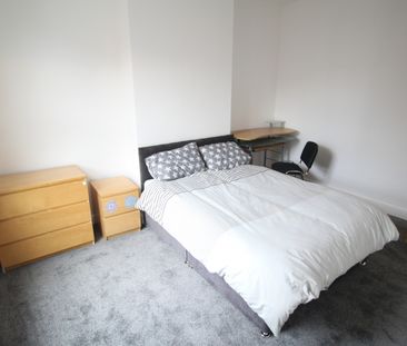 2 Bedroom Terraced House - Photo 2