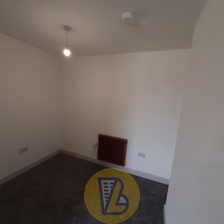 1 bedroom block of apartments to rent - Photo 1