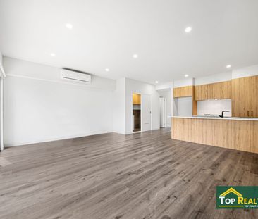 🏡 MODERN FAMILY LIVING IN A PRIME TARNEIT LOCATION 📍 26 Malachite D... - Photo 1