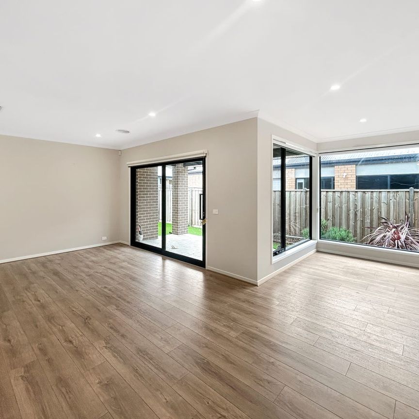 Modern home in Anchoridge Estate - Photo 1