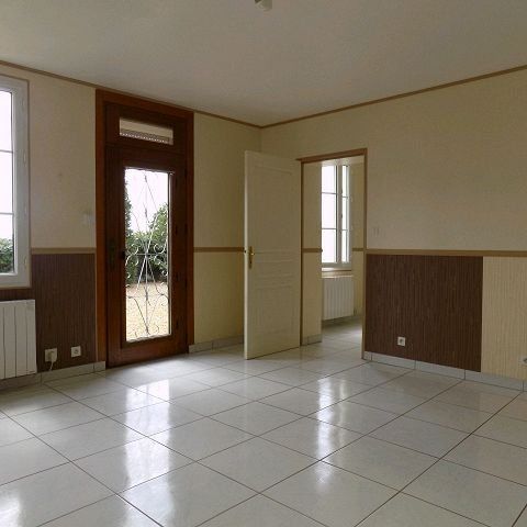Location Maison 5 pièces 97m² ALLONNES 49650 - Photo 1
