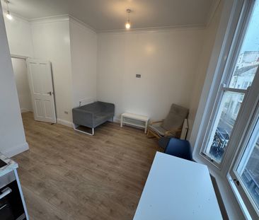 Room in a Shared House, Bedford Place, BN1 - Photo 3