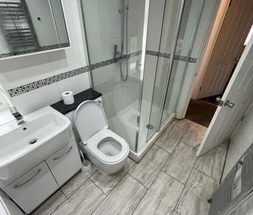 Room in a Shared House, Kidbrooke Station, SE3 - Photo 6