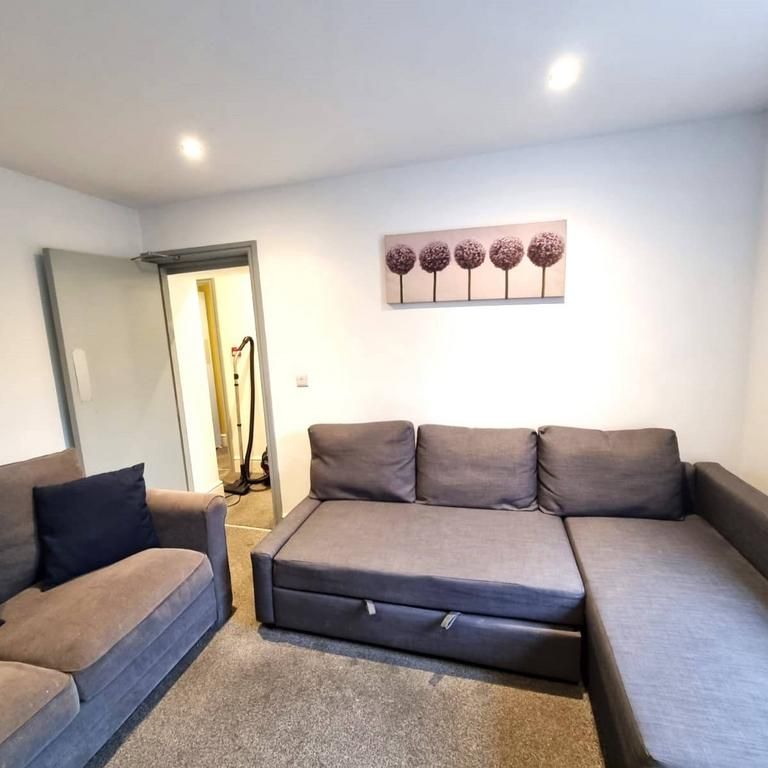 1 bedroom in a house share to rent - Photo 1