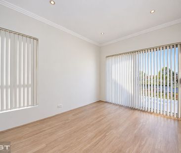 ENORMOUS Multiple living family home - Photo 2