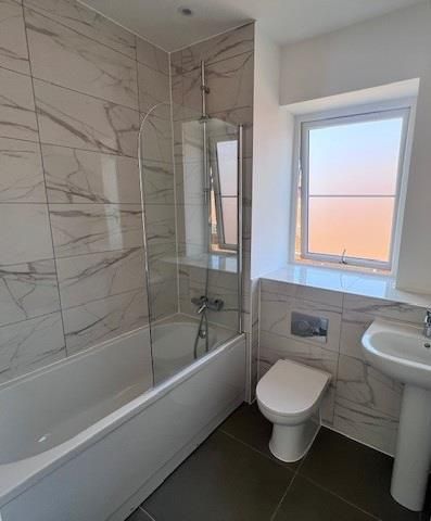 1 bedroom in a house share to rent - Photo 3