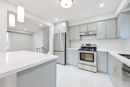 For Lease - 116 Castlegrove Boulevard, Toronto, Ontario - Photo 2