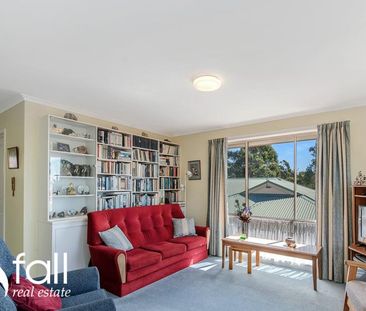 Sunny, Spacious & Ultra-Convenient Lenah Valley Living - Photo 3