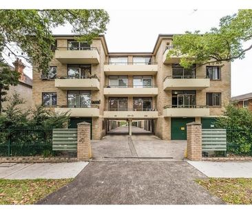 Freshly Painted Bright Fully Furnished Studio with LUG - Photo 2