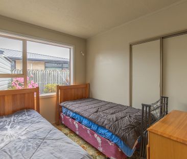 Spacious 6BR Family Haven in Temuka - Photo 5