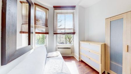 Beautiful studio set on a tree lined street mins to maida vale tube - Photo 3