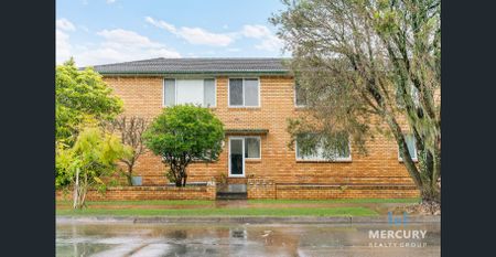 Full Bricks Two Bedroom Unit For Lease - Short Walk to Woolworth Supermarket, Shopping Centre, Restaurants, Cafés, Schools & Transport - $540 per wee - Photo 2