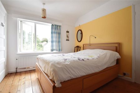 Well presented 3 bedroom semi-detached house situated just to the south of the City offering excellent access to Addenbrookes Hospital. Rear enclosed garden. GCH. Off-street parking. Garage. Furnished. - Photo 3