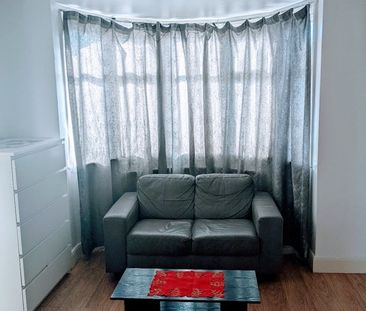 Studio Flat, Ashcombe Park, NW2 - Photo 6