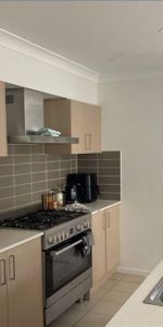 Family Home Ready for Christmas – 25 Oxenham Circuit, Augustine Heights - Photo 3