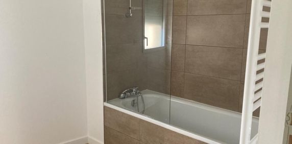 Location Appartement 3 pièces 70m² BAYEUX 14400 - Photo 2