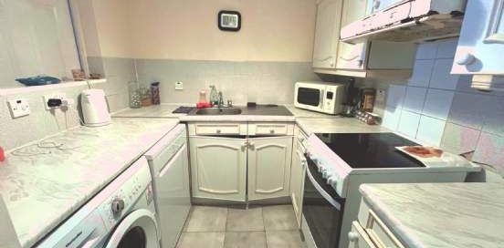 2 bedroom property to rent in London - Photo 2