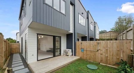 Two bedroom Plus Study Modern Corner Townhouse in the Heart of Howick - Photo 3