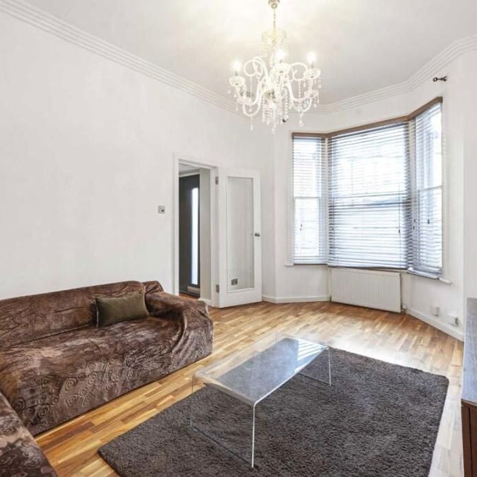 3 Bed Semi-Detached House, Askew Crescent, W12 - Photo 1