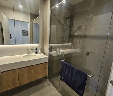 Stylish & Spacious 2-Bedroom Apartment Steps from the Brisbane River! - Photo 6