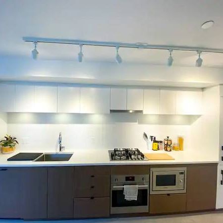 Sleek and fully equipped condo - Photo 1