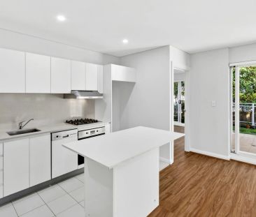 Stunning Designer Two Bedroom Apartment - Photo 2