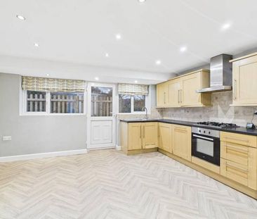 3 bedroom semi-detached house to rent - Photo 5