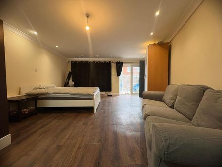 Studio to rent - Photo 3