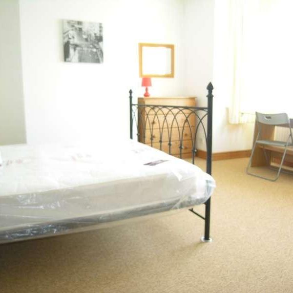 Bedroom Detached House In Winton, BH9 - Photo 1