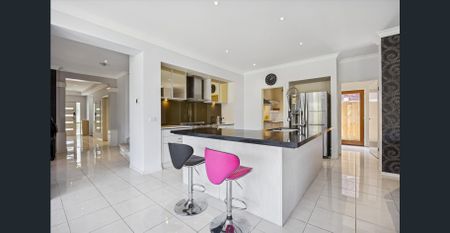 Spacious Family Living with Premium Comfort & Entertaining - Photo 5