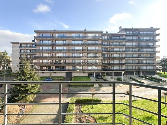 Centraal gelegen appartement met drie slaapkamers en garage - Foto 1