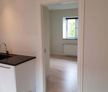 Skøn lejlighed med privat altan - Photo 3