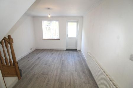 2 bedroom terraced house to rent - Photo 2