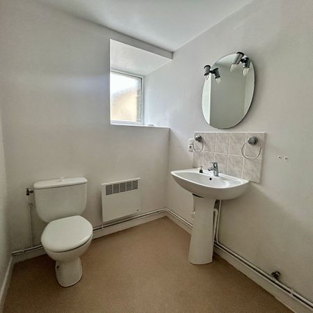 Location Appartement 2 pièces 39m² DOL DE BRETAGNE 35120 - Photo 3