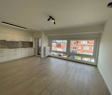 Vernieuwd modern appartement met terras en garage - Photo 1