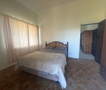 Quaint country cottage literally only 5 mins to the CBD - Photo 4