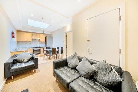 2 bedroom flat to rent - Photo 2