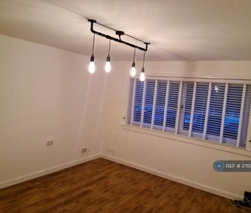 3 bedroom flat to rent - Photo 1