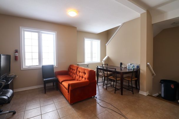 **ALL UTILITIES INCLUDED** STUDENT ROOMS FOR RENT IN ST. CATHARINES!!!! - Photo 1