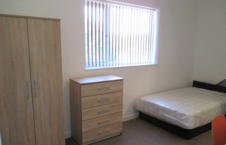 6 bedroom terraced house to rent - Photo 2