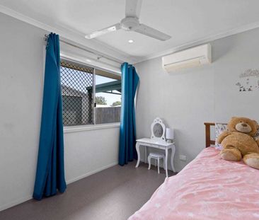 FAMILY HOME WITH POWERED DOUBLE BAY SHED - Photo 5