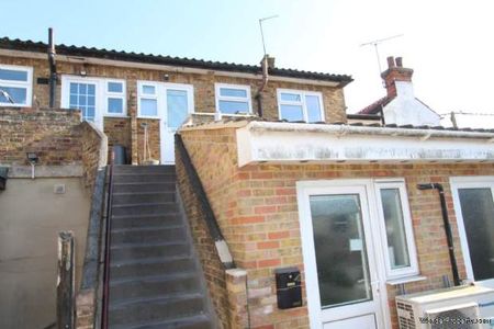 2 bedroom property to rent in Benfleet - Photo 4